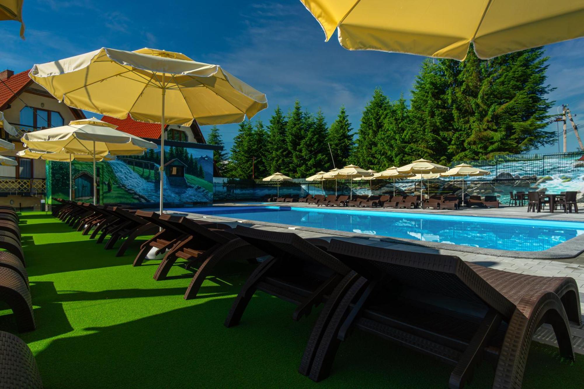 Toga Hotel Yablunytsya Exterior photo